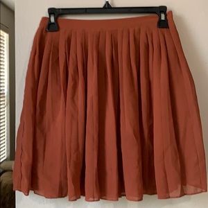 Pleated above knee flows skirt size XS
